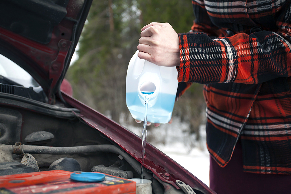 Filling windshield wiper fluid